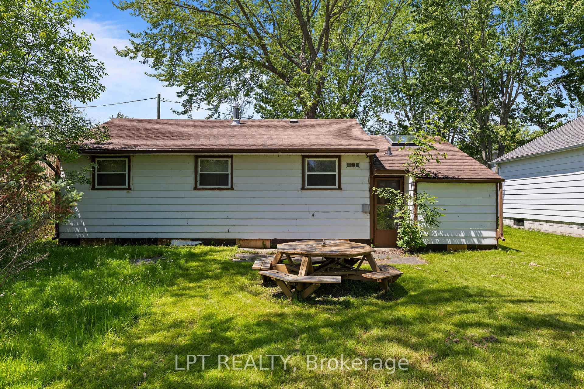 Photo 21 of 815 Paradise Drive, Georgina, Historic Lakeshore Communities — HOMEH