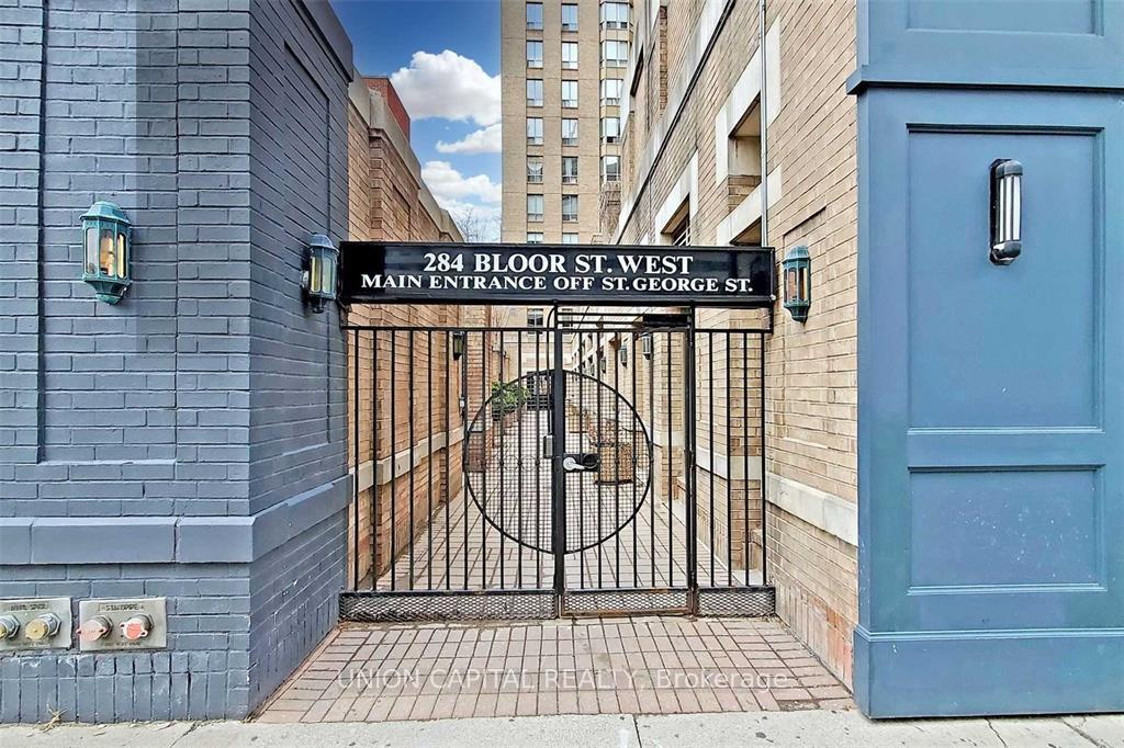 Front of Unit 803, 284 Bloor Street W