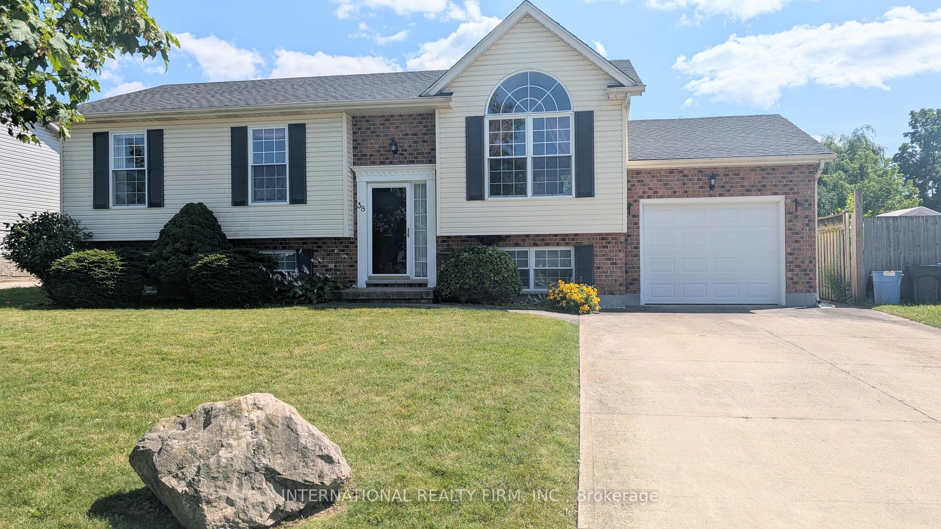 Photo 2 of 38 Windle Village Crescent, Thorold, Allanburg/Thorold South — HOMEH