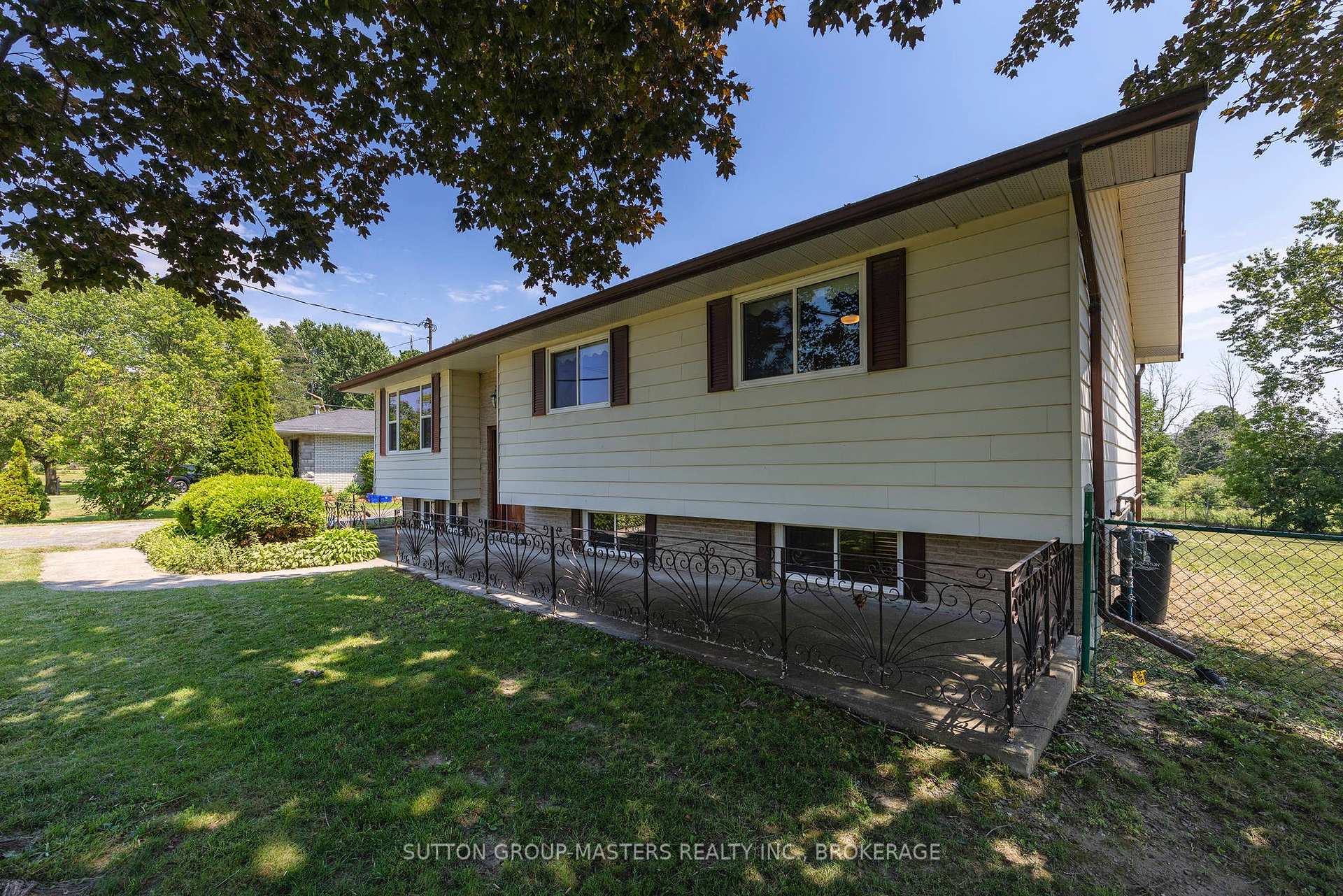 Photo of 2212 Battersea Road