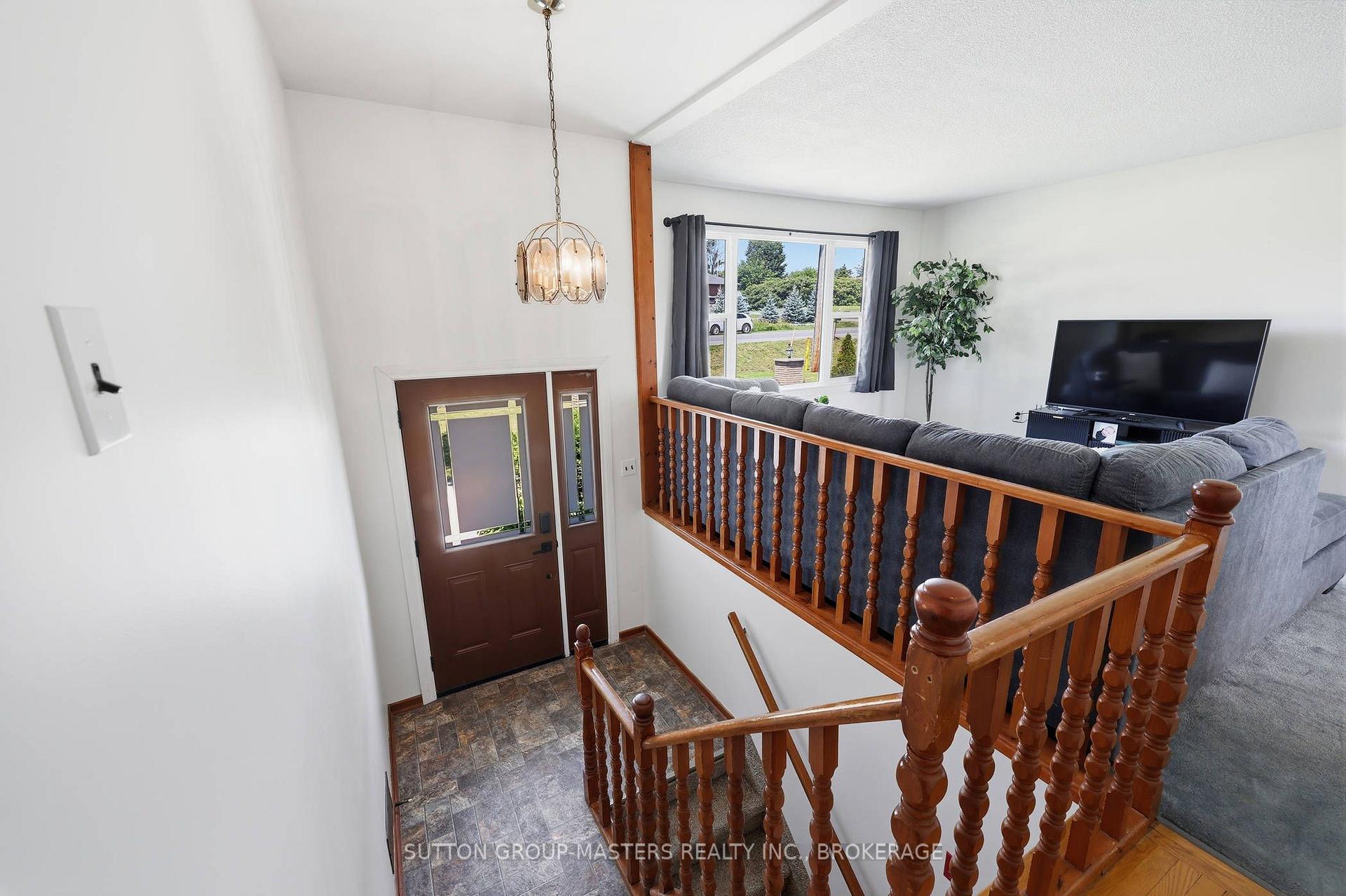 Photo 6 of 2212 Battersea Road, Kingston, City North of 401 — HOMEH