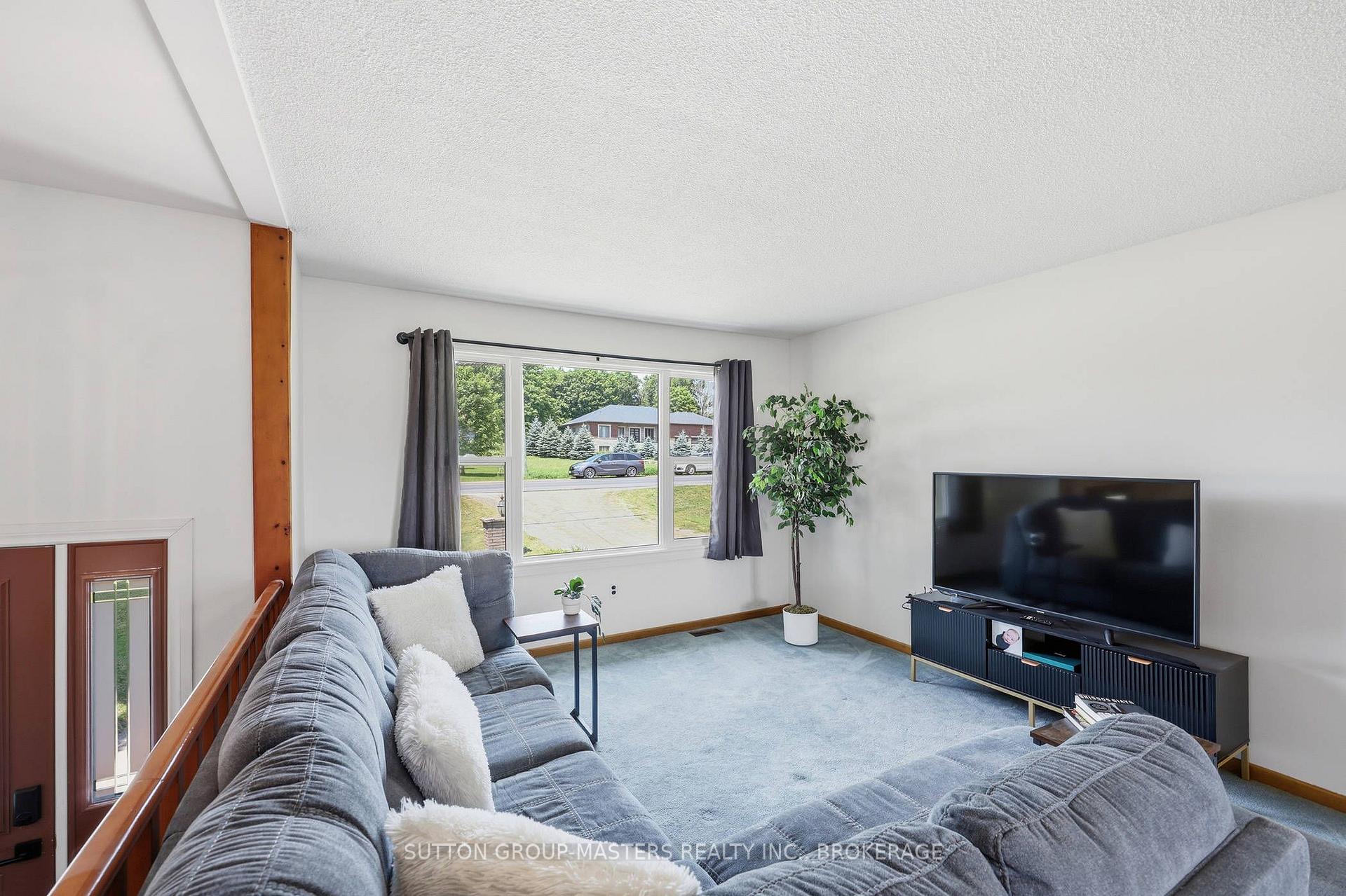 Photo 8 of 2212 Battersea Road, Kingston, City North of 401 — HOMEH