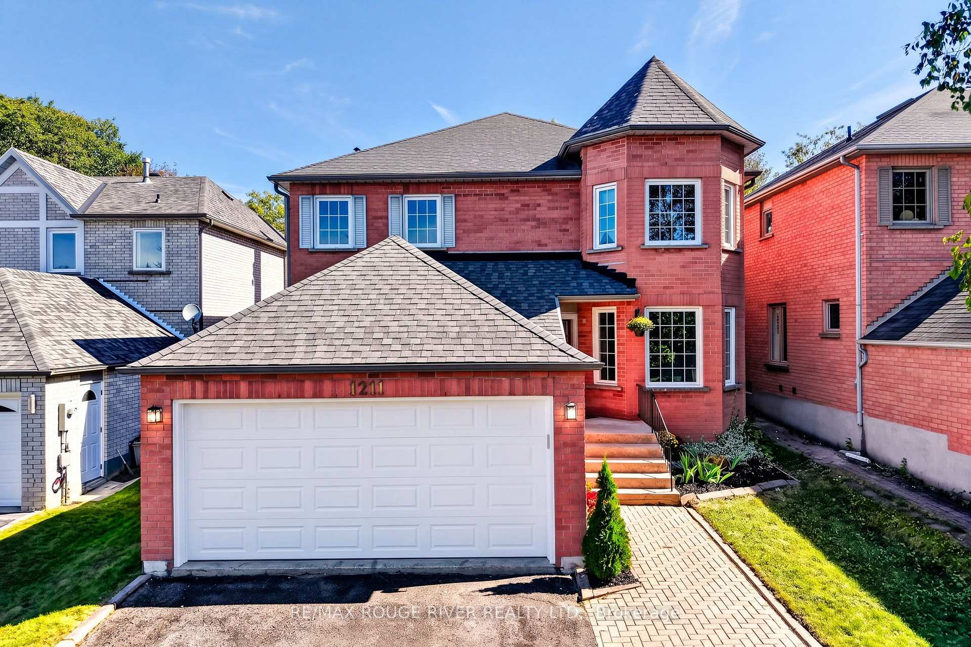 Photo 4 of 1211 Engel Court, Pickering, West Shore — HOMEH