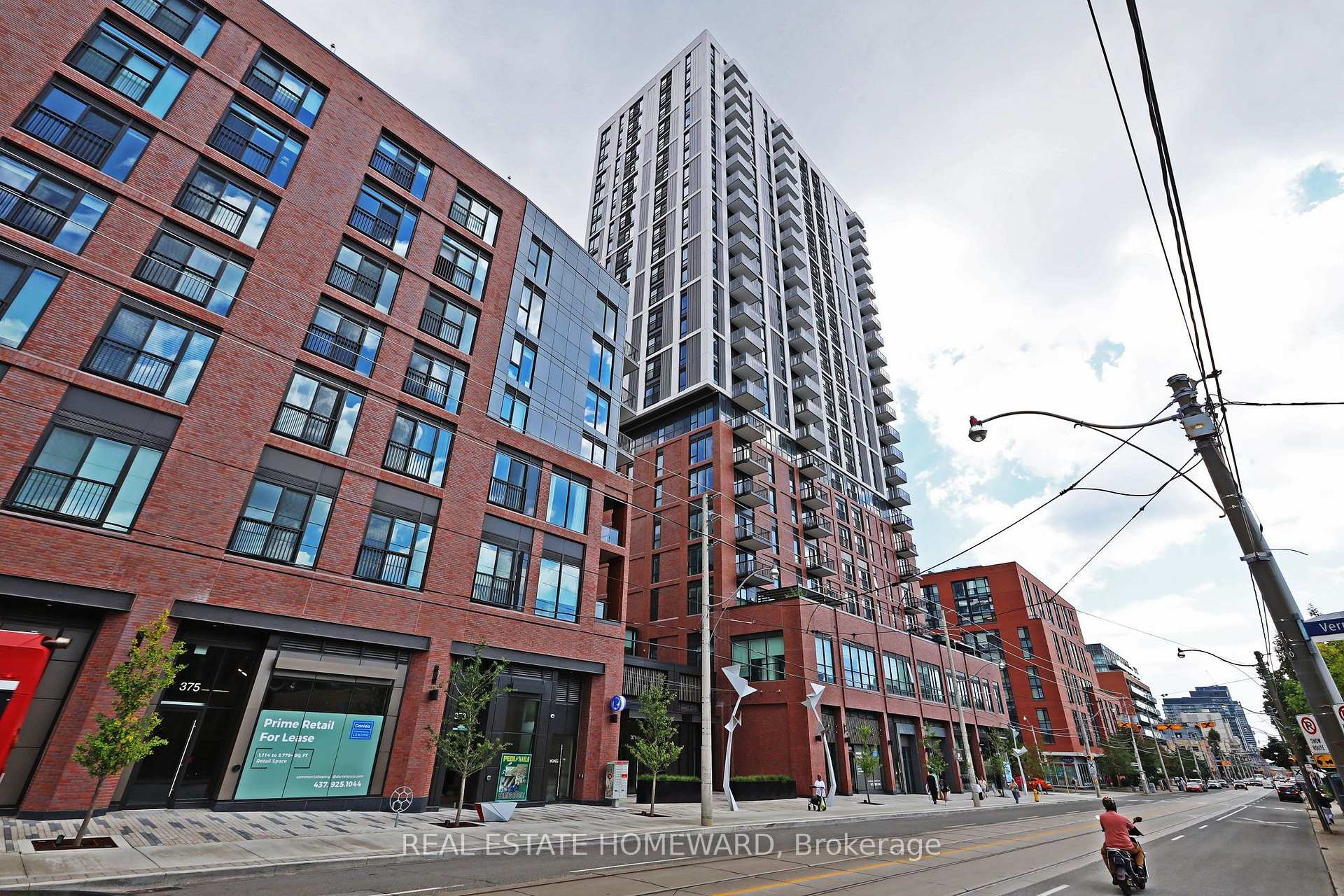 Front of Unit 1703, 10 Oak Street