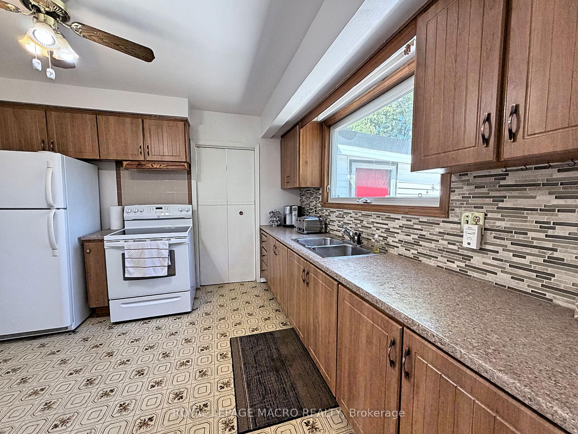 Photo 8 of 607 Walkers Line, Burlington, Shoreacres — HOMEH
