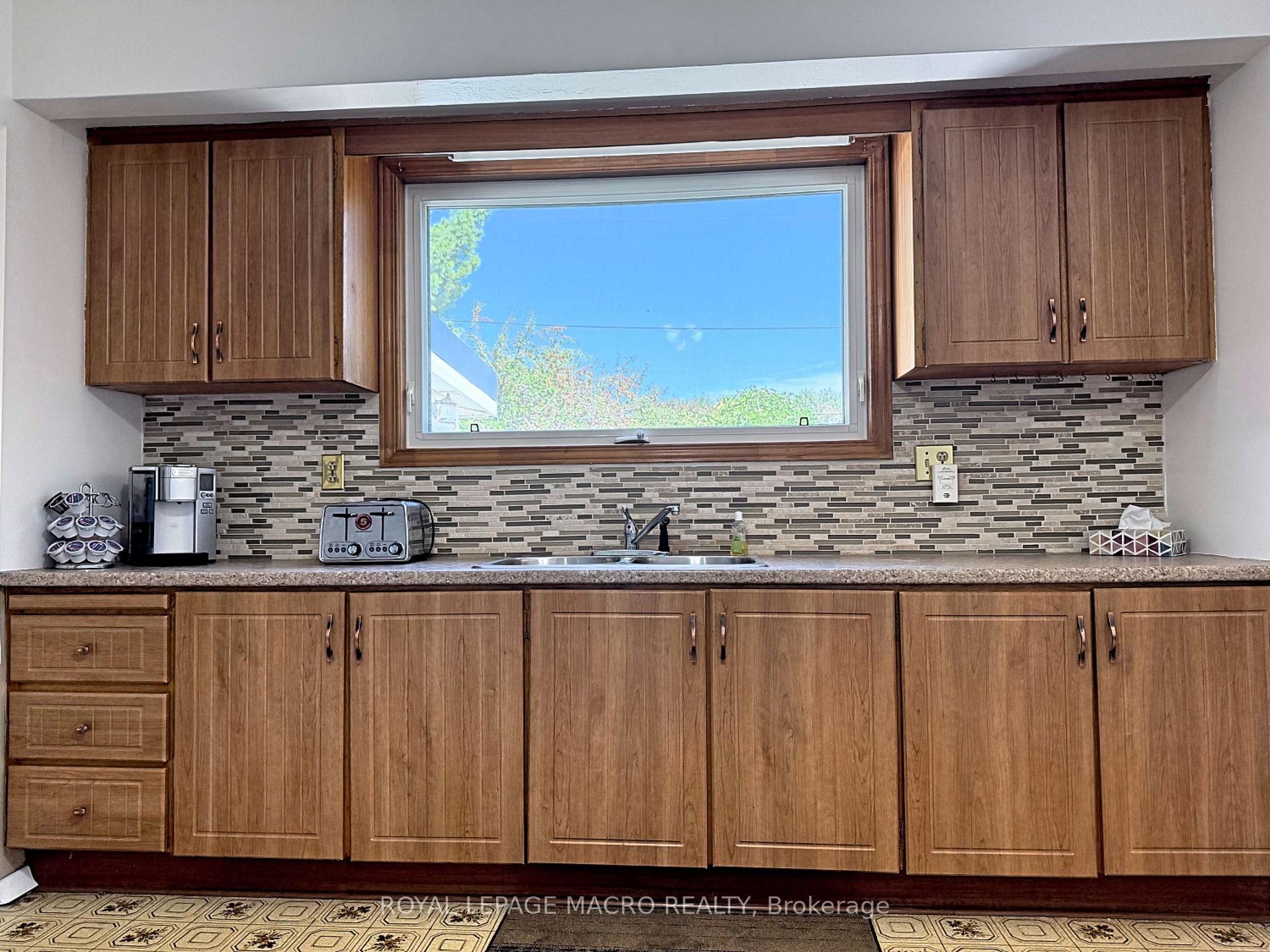 Photo 9 of 607 Walkers Line, Burlington, Shoreacres — HOMEH