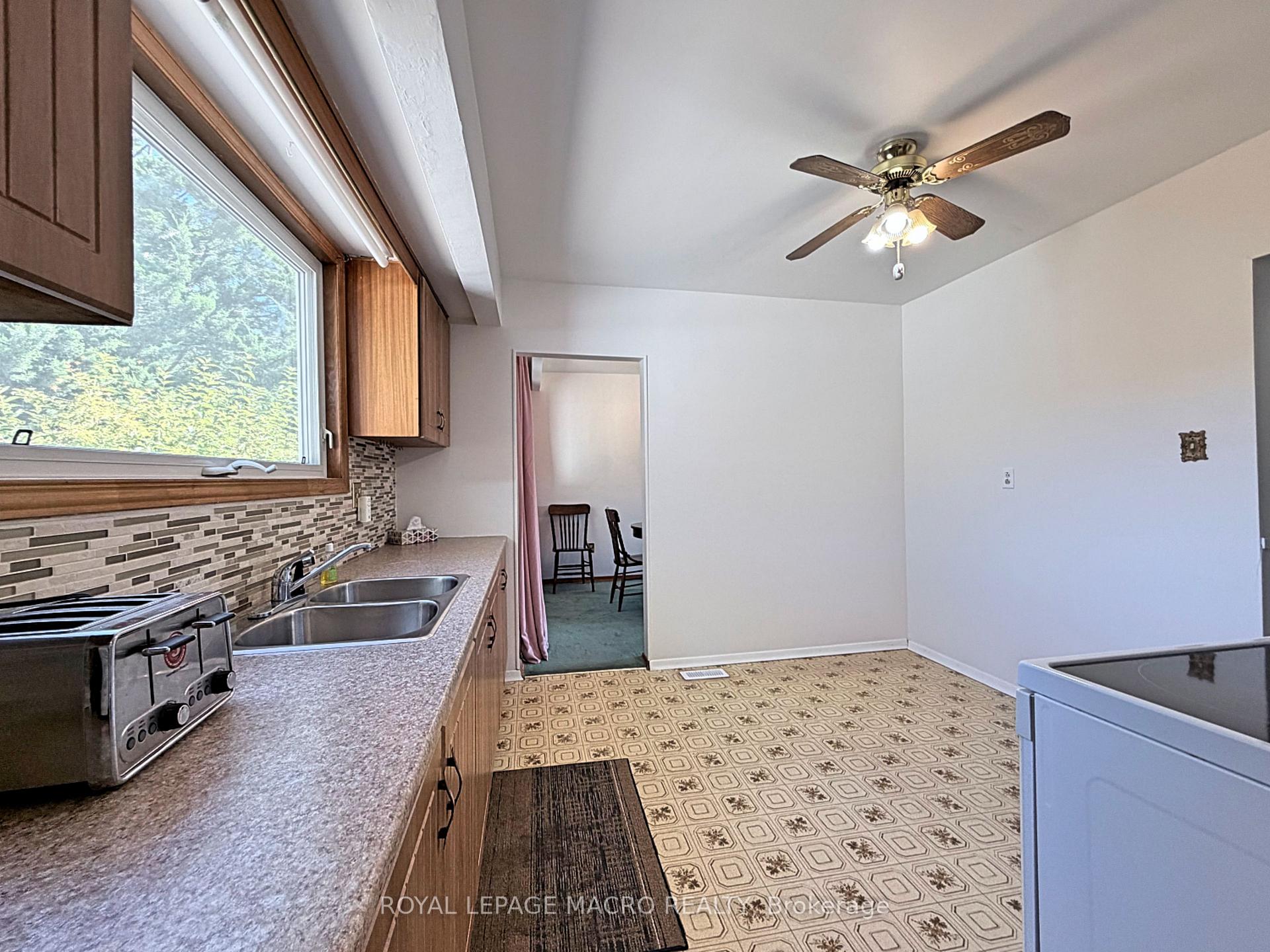Photo 10 of 607 Walkers Line, Burlington, Shoreacres — HOMEH