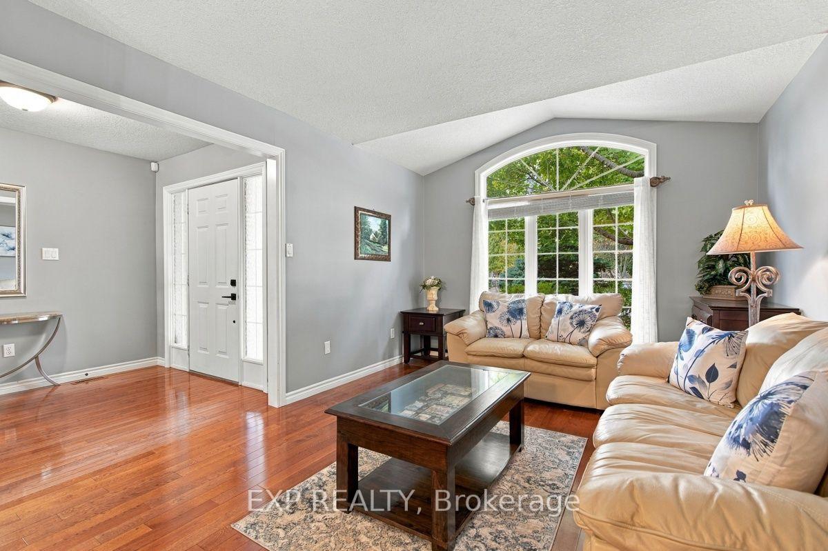 Photo 3 of 281 Chambers Avenue, London, North B — HOMEH
