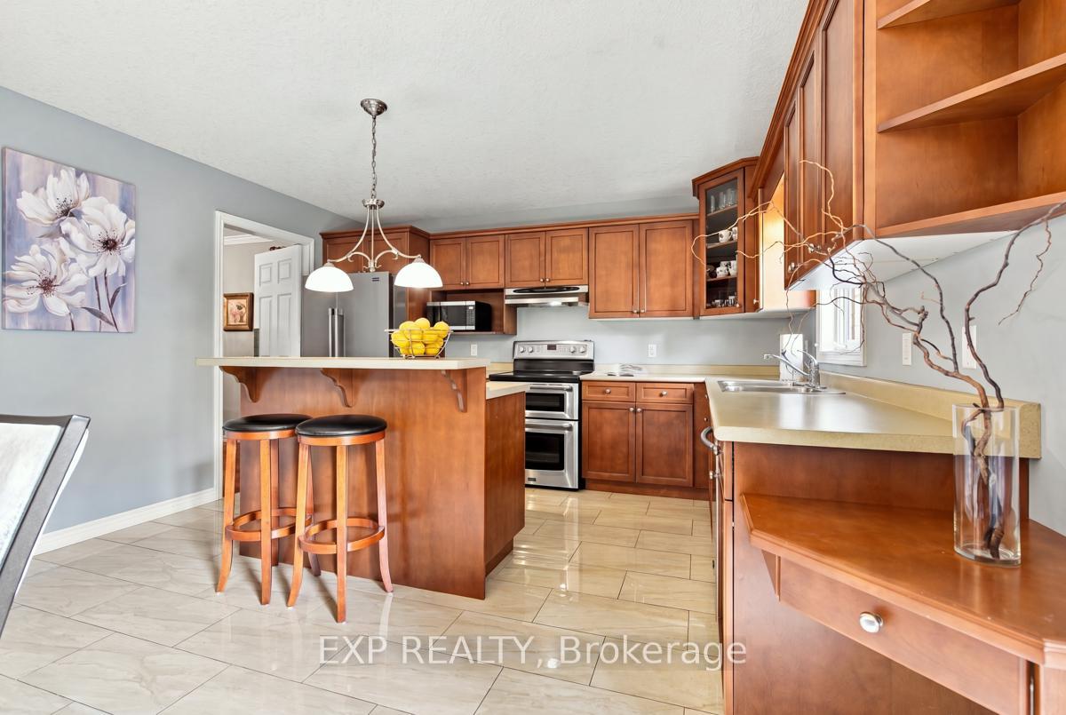 Photo 7 of 281 Chambers Avenue, London, North B — HOMEH