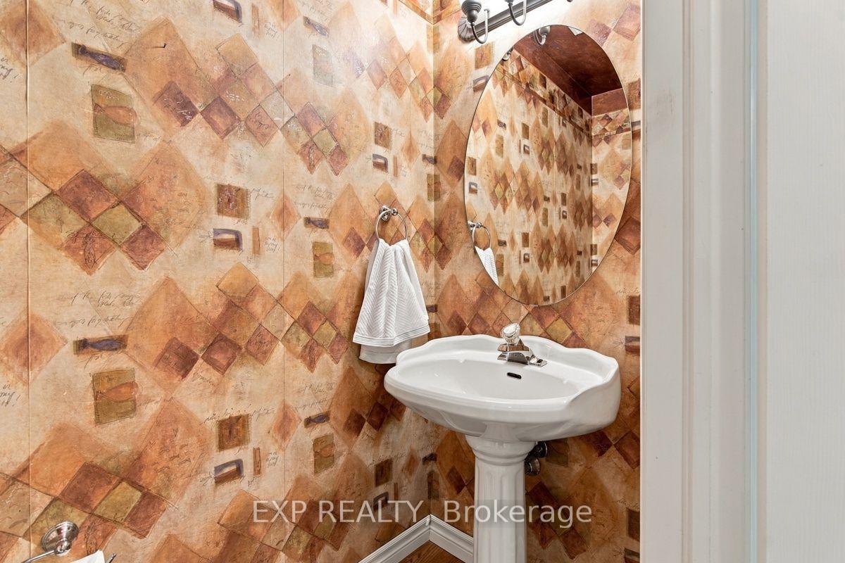 Photo 13 of 281 Chambers Avenue, London, North B — HOMEH