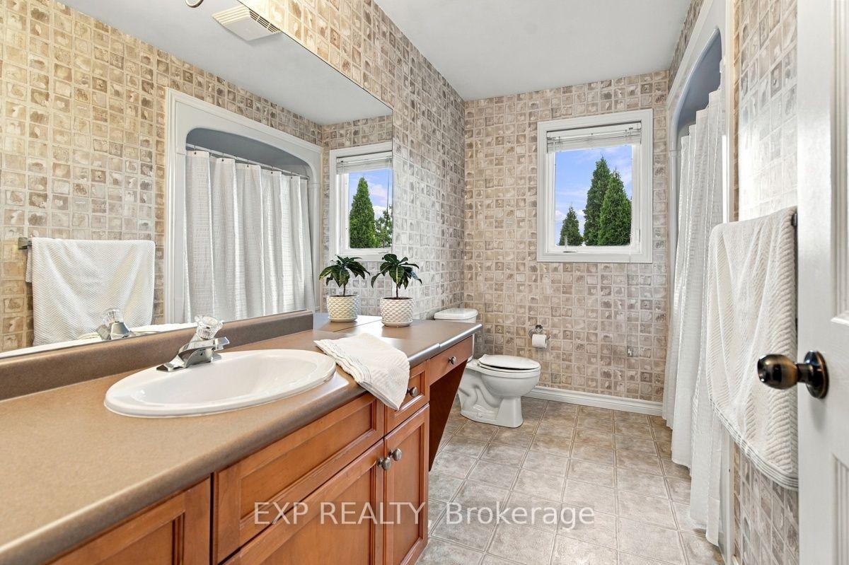 Photo 23 of 281 Chambers Avenue, London, North B — HOMEH