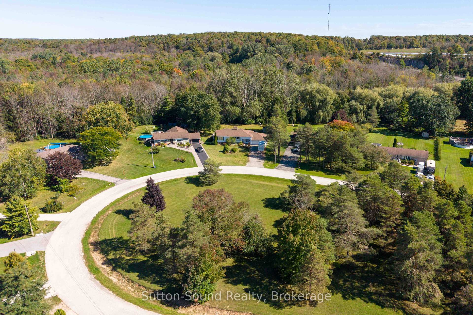 Photo 2 of 130 Cearview Crescent, Meaford — HOMEH