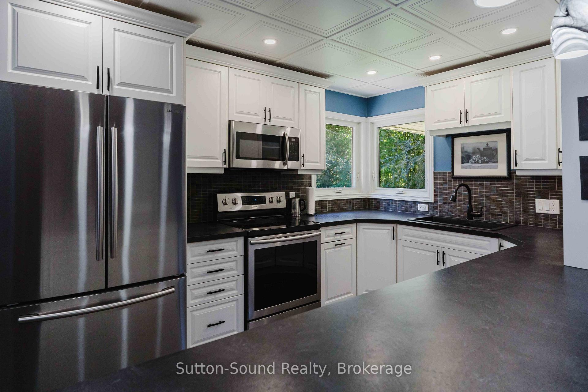 Photo 8 of 130 Cearview Crescent, Meaford — HOMEH
