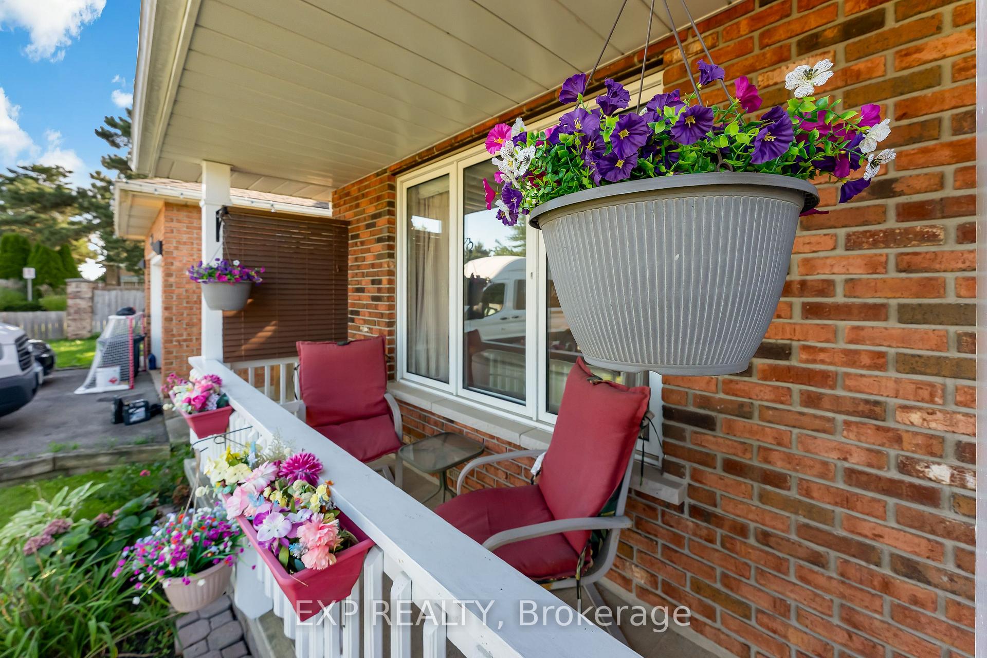 Photo 3 of 124 St Augustine Drive, St. Catharines, Secord Woods — HOMEH