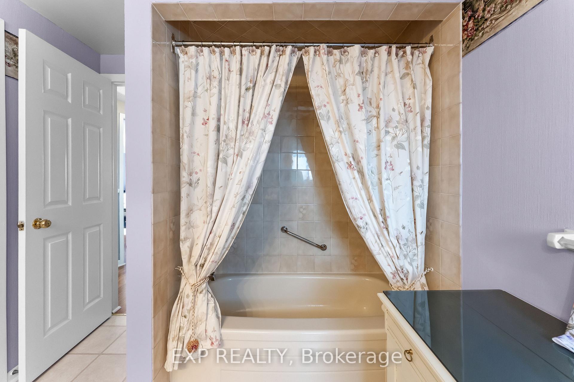 Photo 20 of 124 St Augustine Drive, St. Catharines, Secord Woods — HOMEH