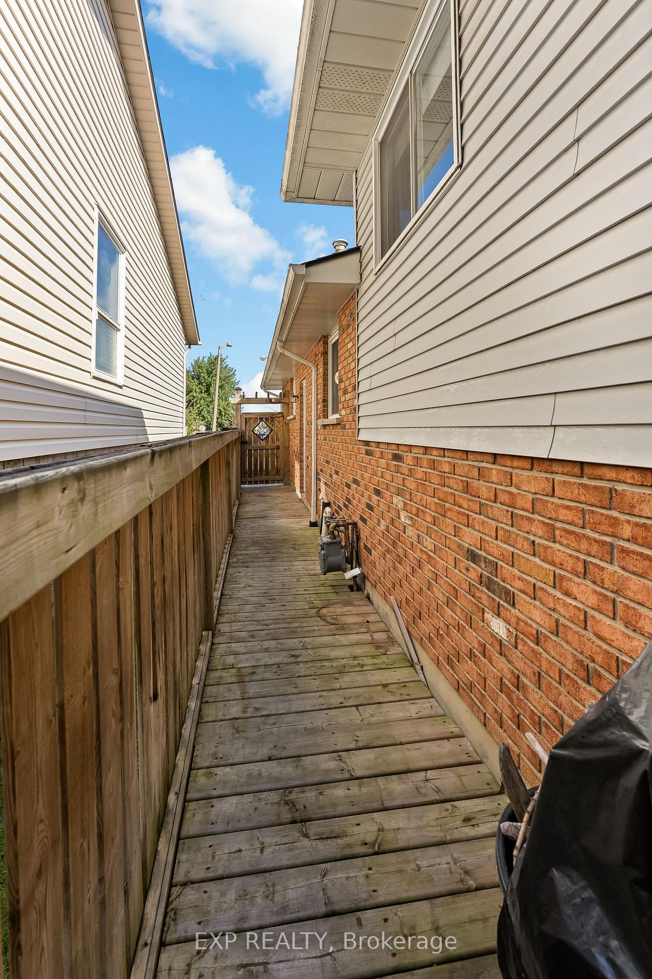 Photo 25 of 124 St Augustine Drive, St. Catharines, Secord Woods — HOMEH
