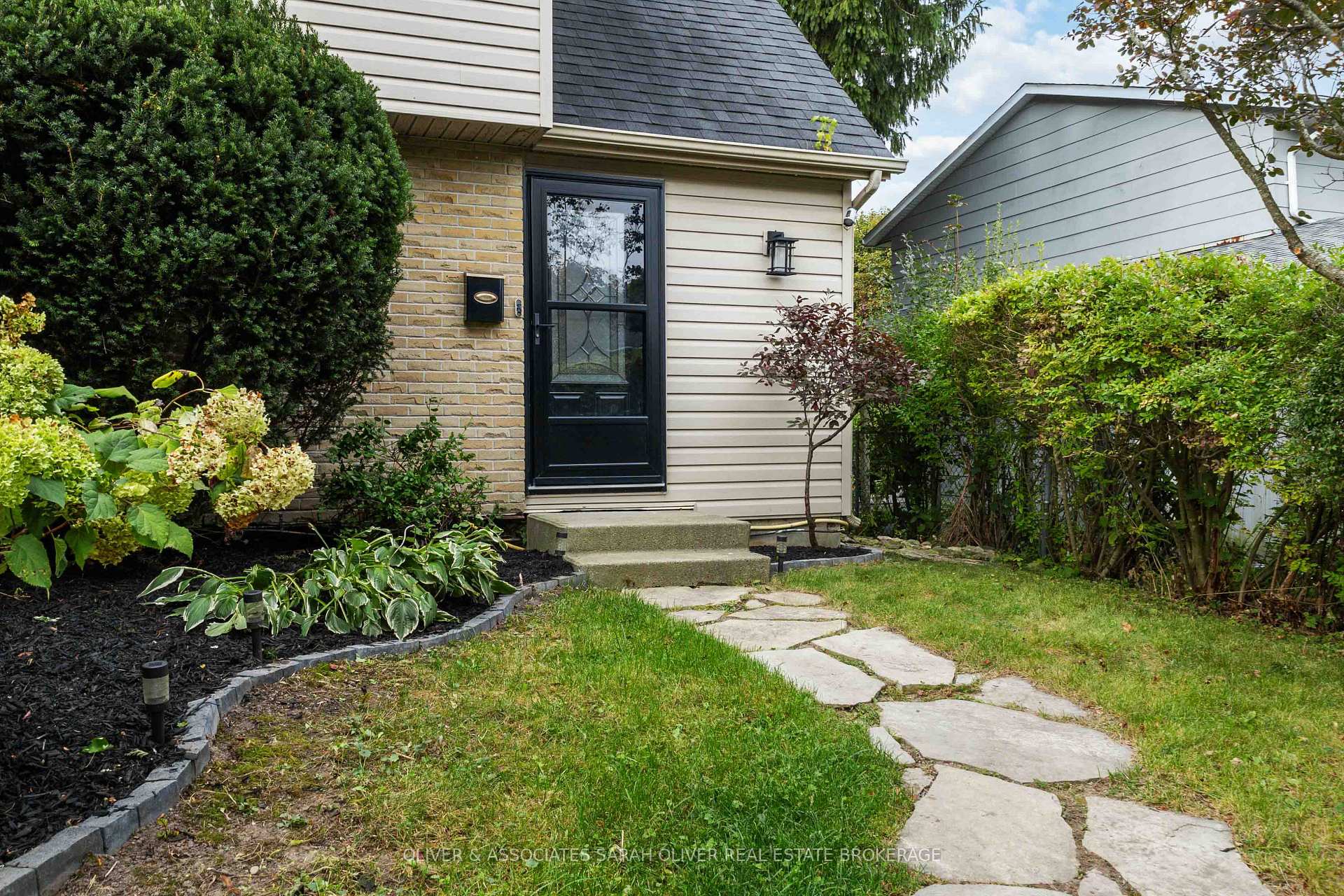 Photo 2 of 95 Blackacres Boulevard, London, North F — HOMEH