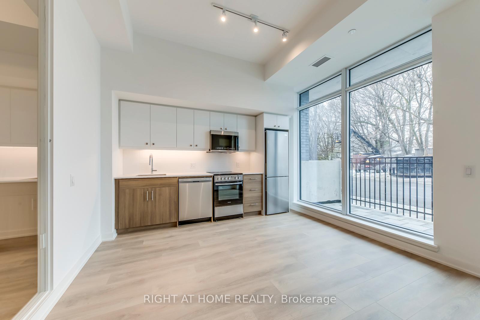 Photo 5 of Unit 101, 2 Manderley Drive, Scarborough, Birchcliffe-Cliffside — HOMEH