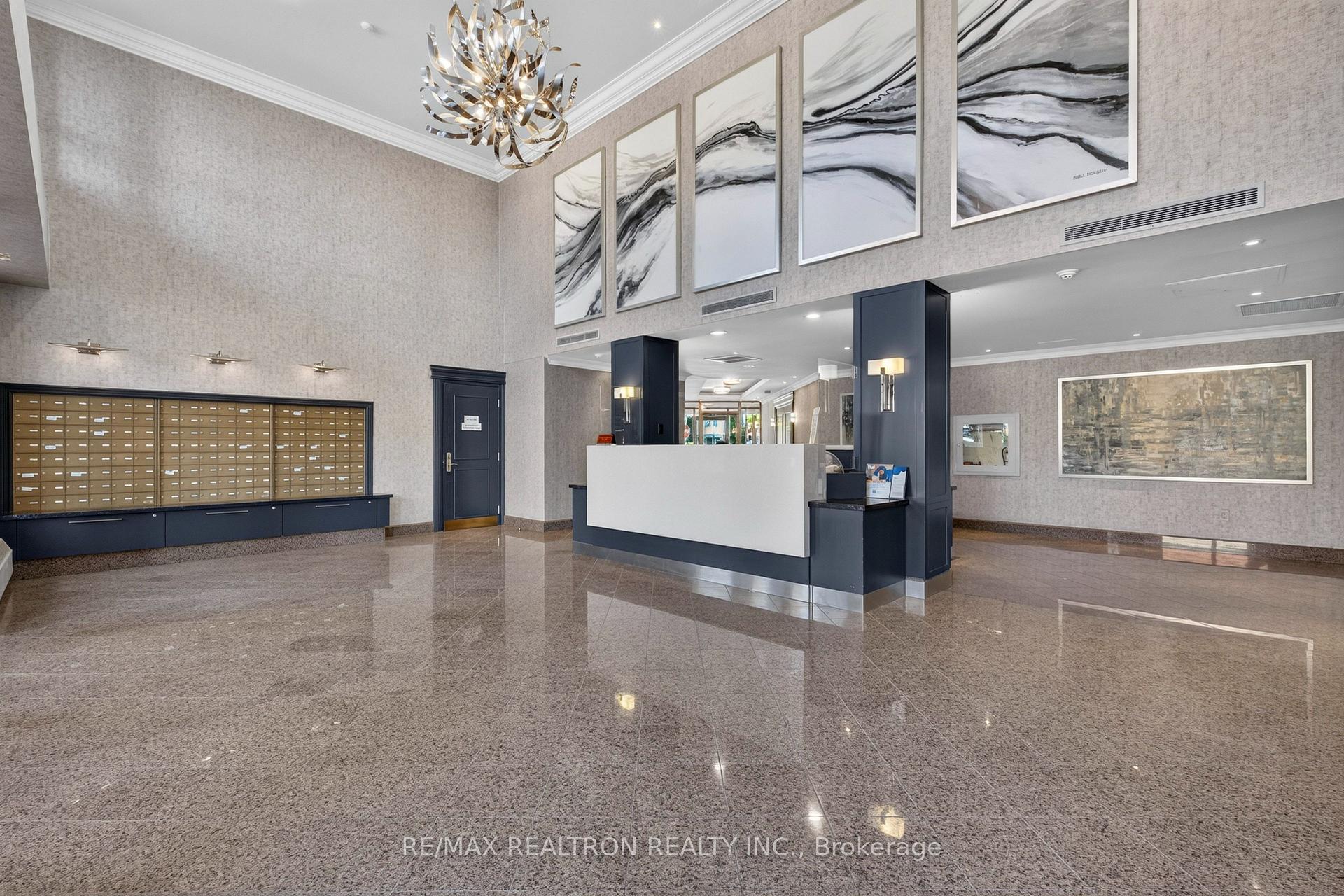 Photo 3 of Unit LPH5, 2 Clairtrell Road, North York, Willowdale East — HOMEH