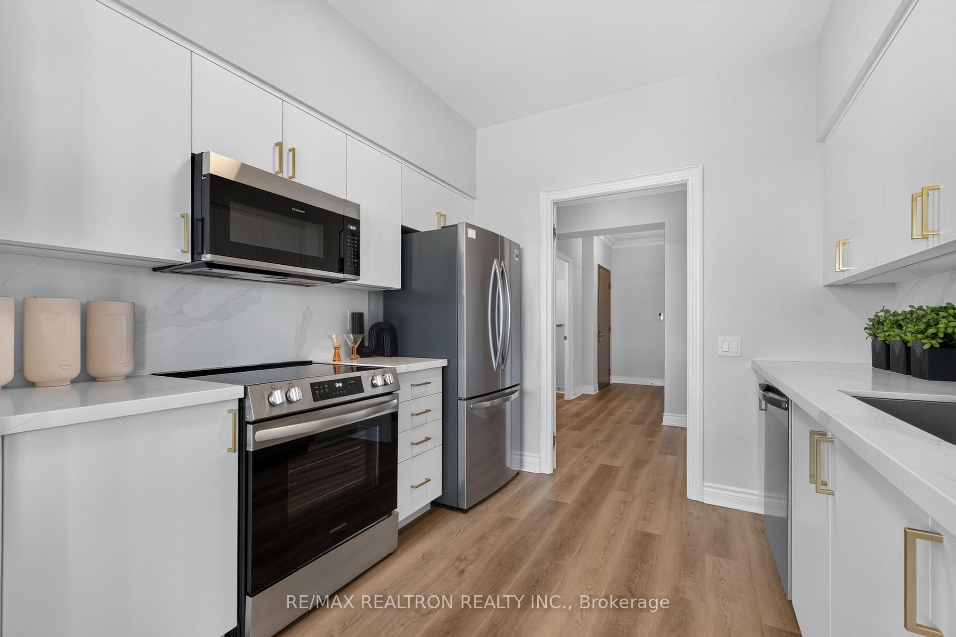 Photo 15 of Unit LPH5, 2 Clairtrell Road, North York, Willowdale East — HOMEH