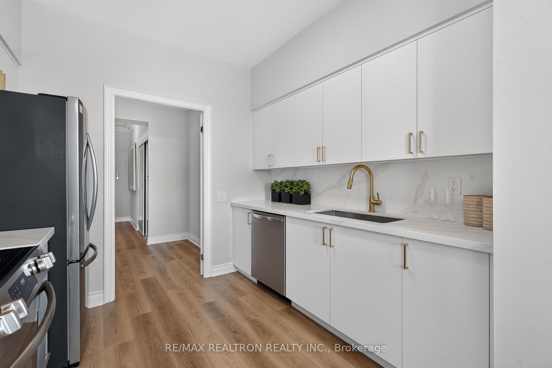 Photo 17 of Unit LPH5, 2 Clairtrell Road, North York, Willowdale East — HOMEH