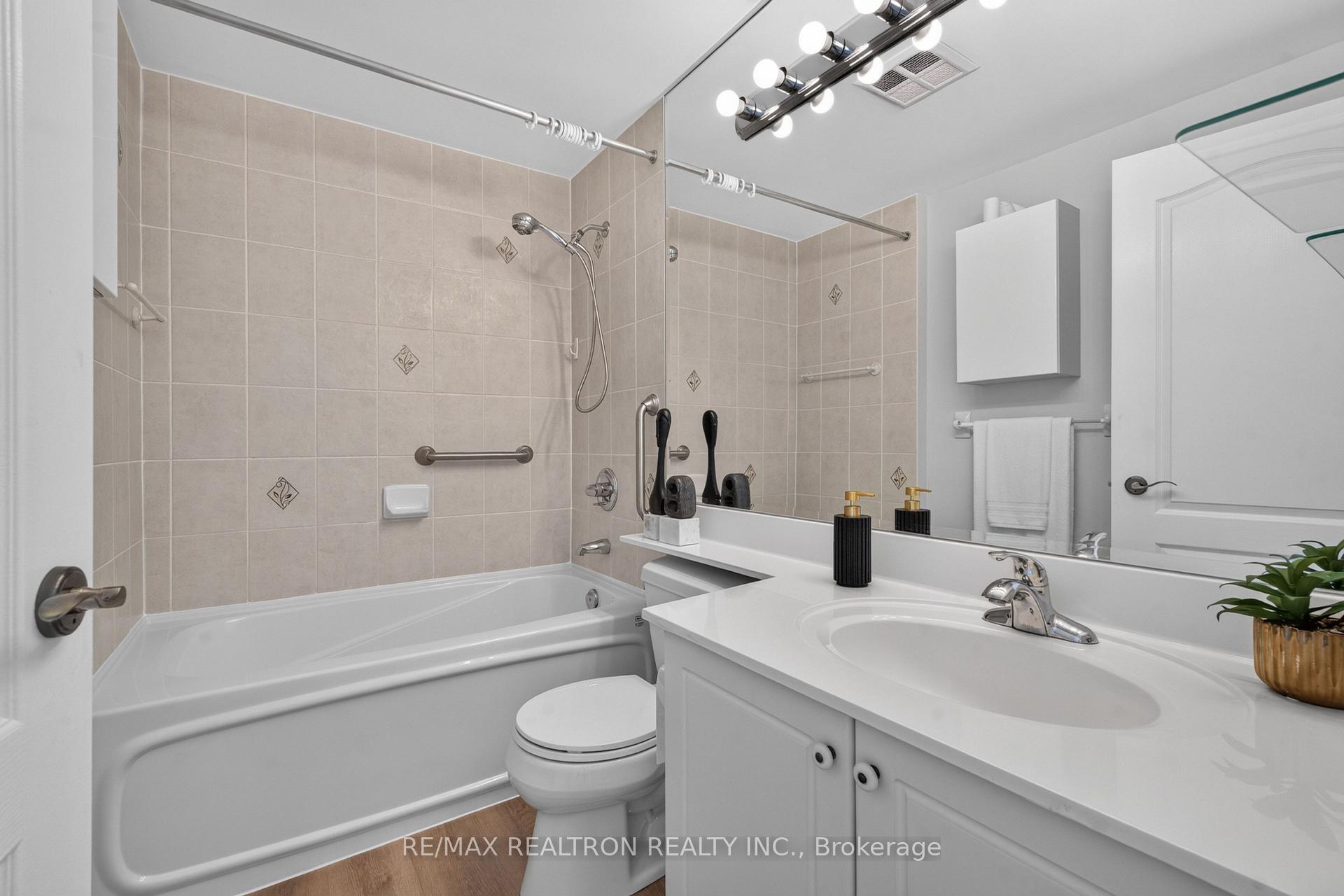 Photo 37 of Unit LPH5, 2 Clairtrell Road, North York, Willowdale East — HOMEH