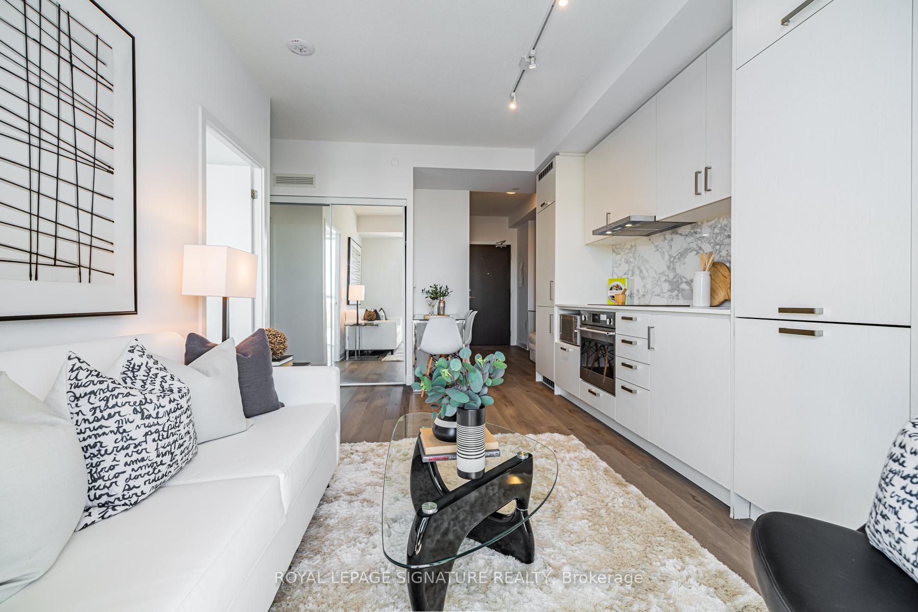 Photo 10 of Unit 618, 60 Honeycrisp Crescent, Vaughan, Vaughan Corporate Centre — HOMEH