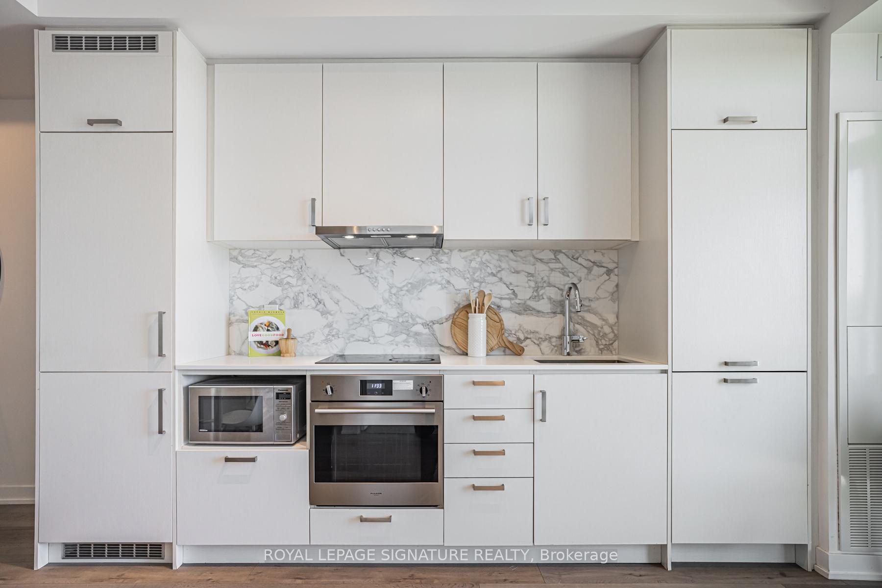 Photo 11 of Unit 618, 60 Honeycrisp Crescent, Vaughan, Vaughan Corporate Centre — HOMEH