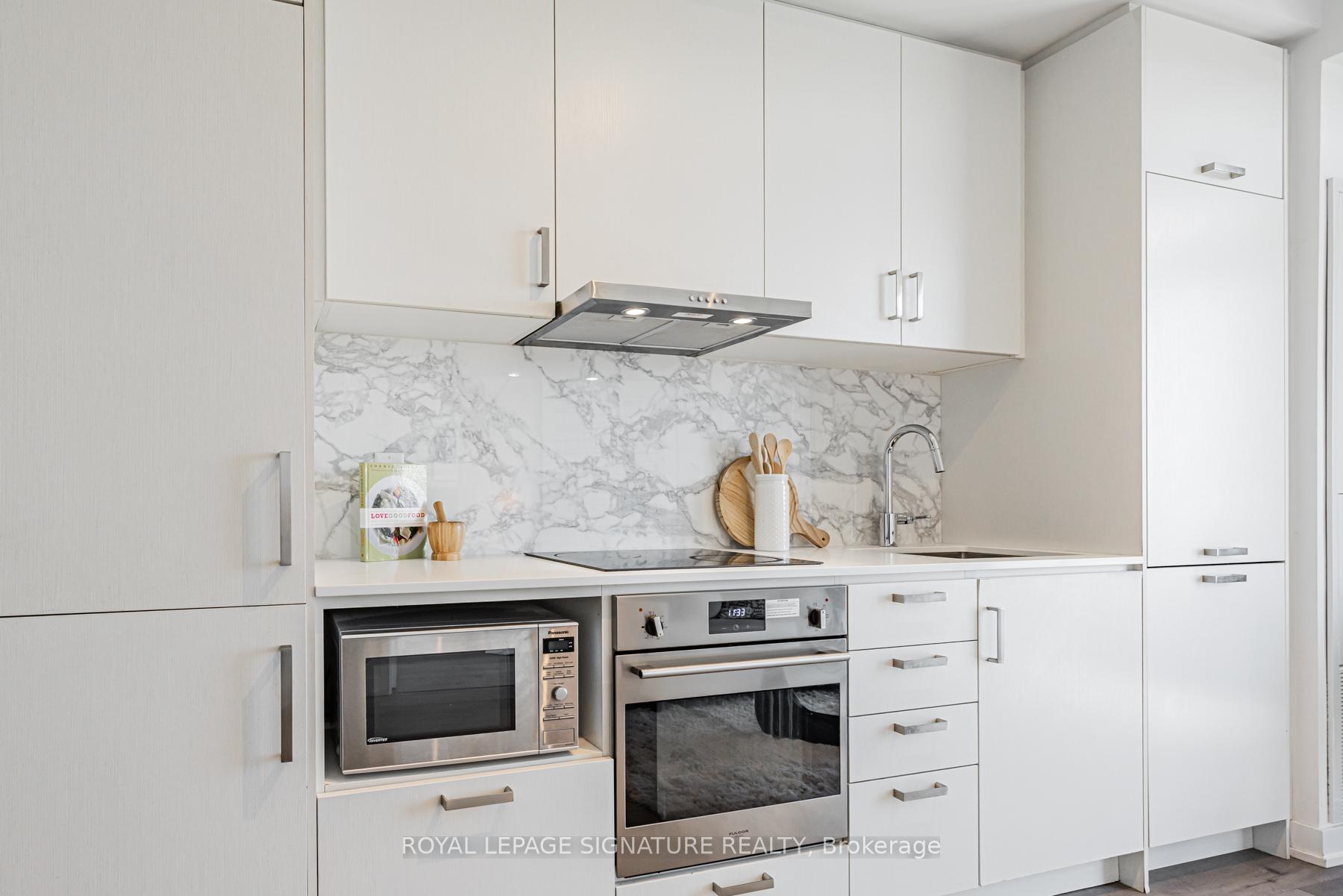 Photo 12 of Unit 618, 60 Honeycrisp Crescent, Vaughan, Vaughan Corporate Centre — HOMEH