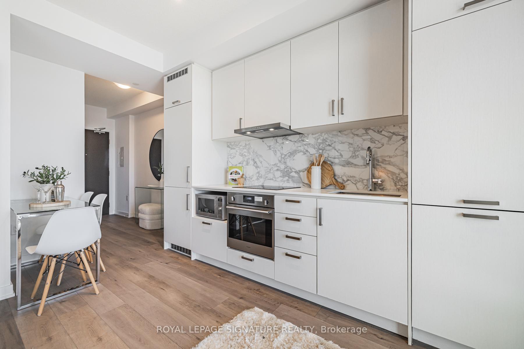 Photo 13 of Unit 618, 60 Honeycrisp Crescent, Vaughan, Vaughan Corporate Centre — HOMEH