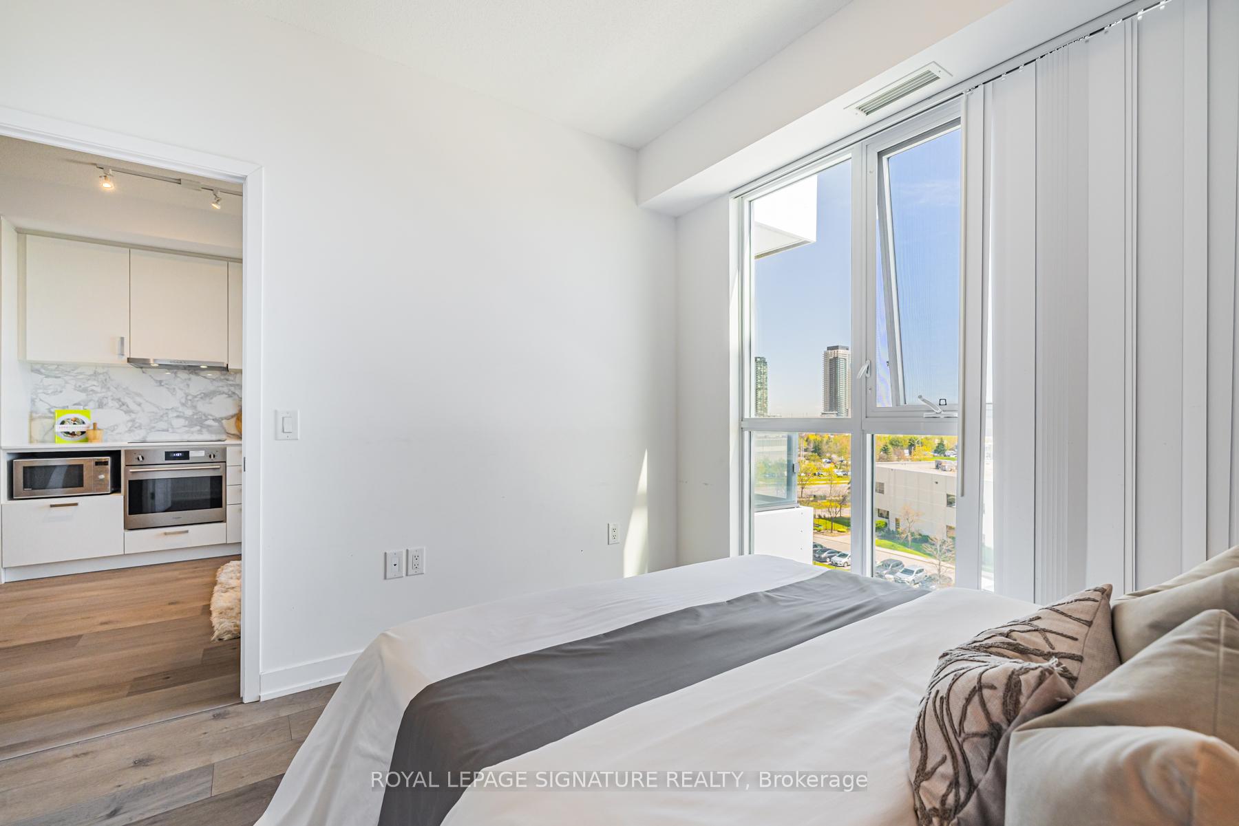 Photo 18 of Unit 618, 60 Honeycrisp Crescent, Vaughan, Vaughan Corporate Centre — HOMEH