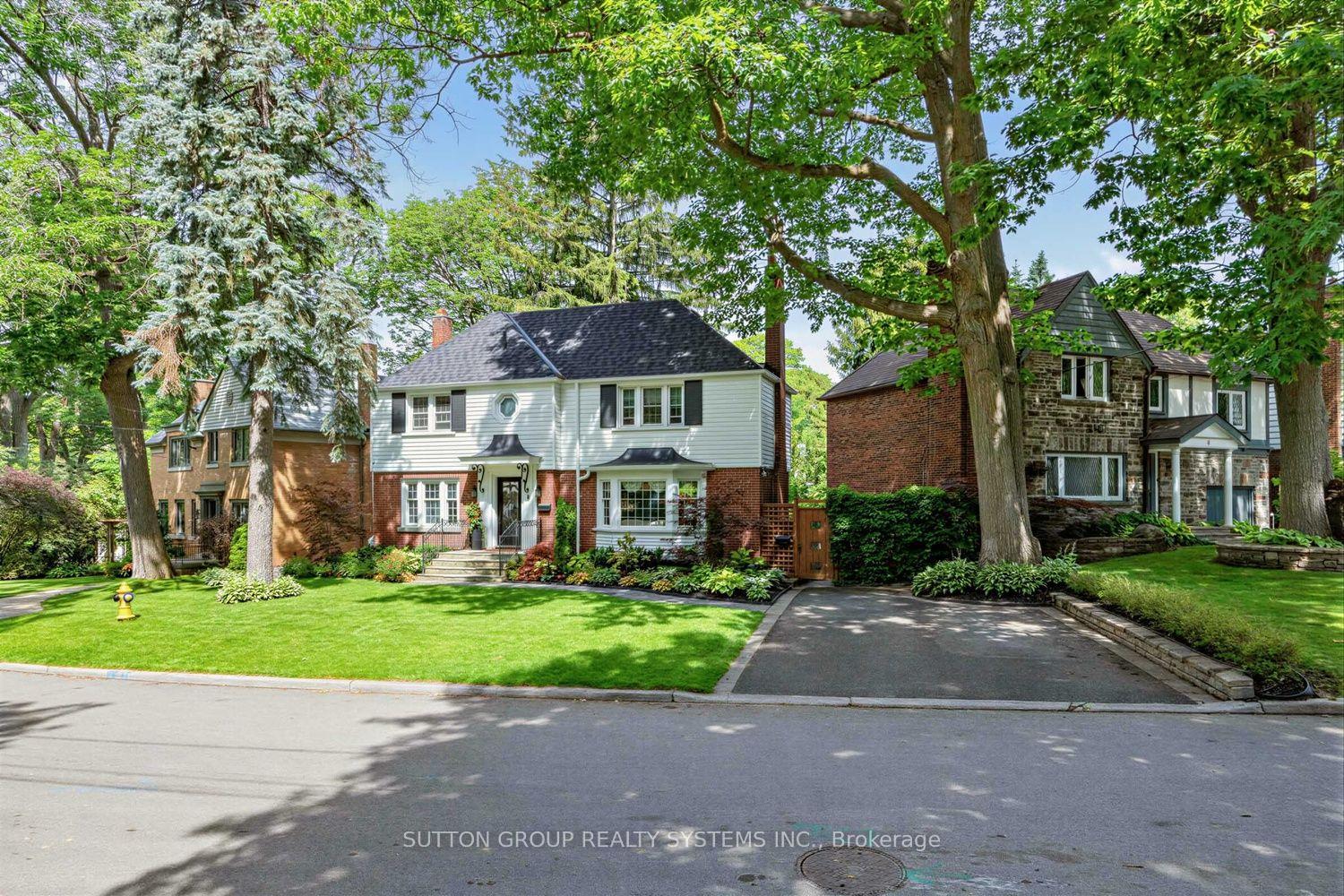 Photo 2 of 4 Brule Crescent, Toronto, High Park-Swansea — HOMEH