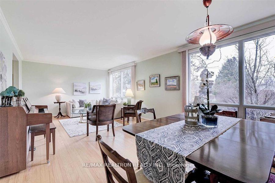 Photo 3 of 255 Confederation Drive, Scarborough, Woburn — HOMEH