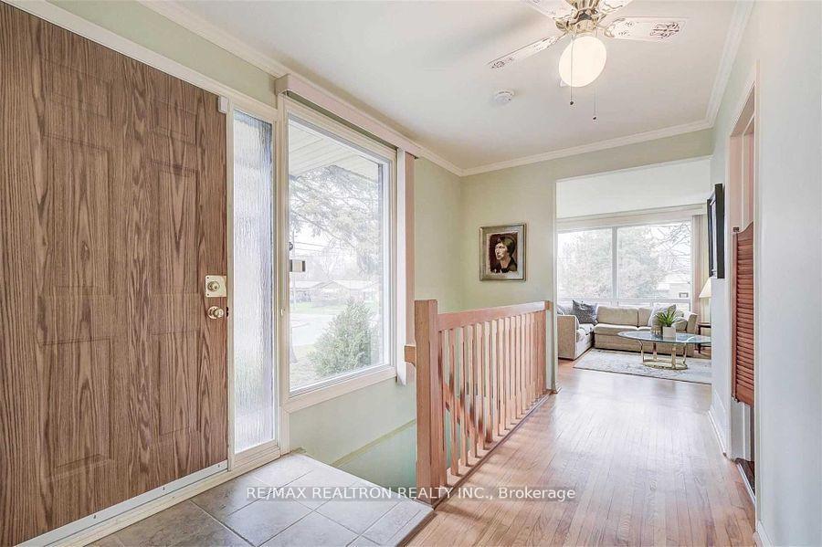 Photo 5 of 255 Confederation Drive, Scarborough, Woburn — HOMEH