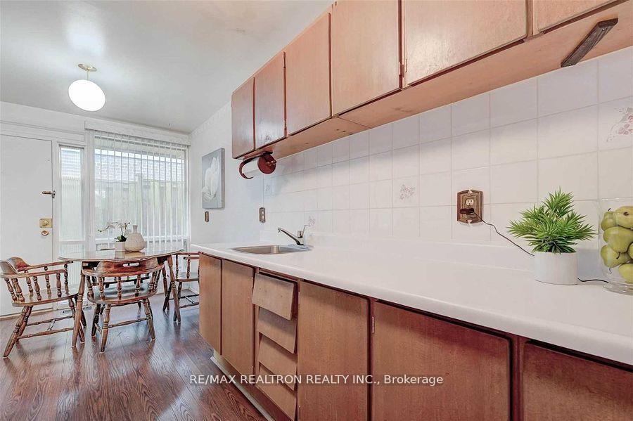 Photo 12 of 255 Confederation Drive, Scarborough, Woburn — HOMEH