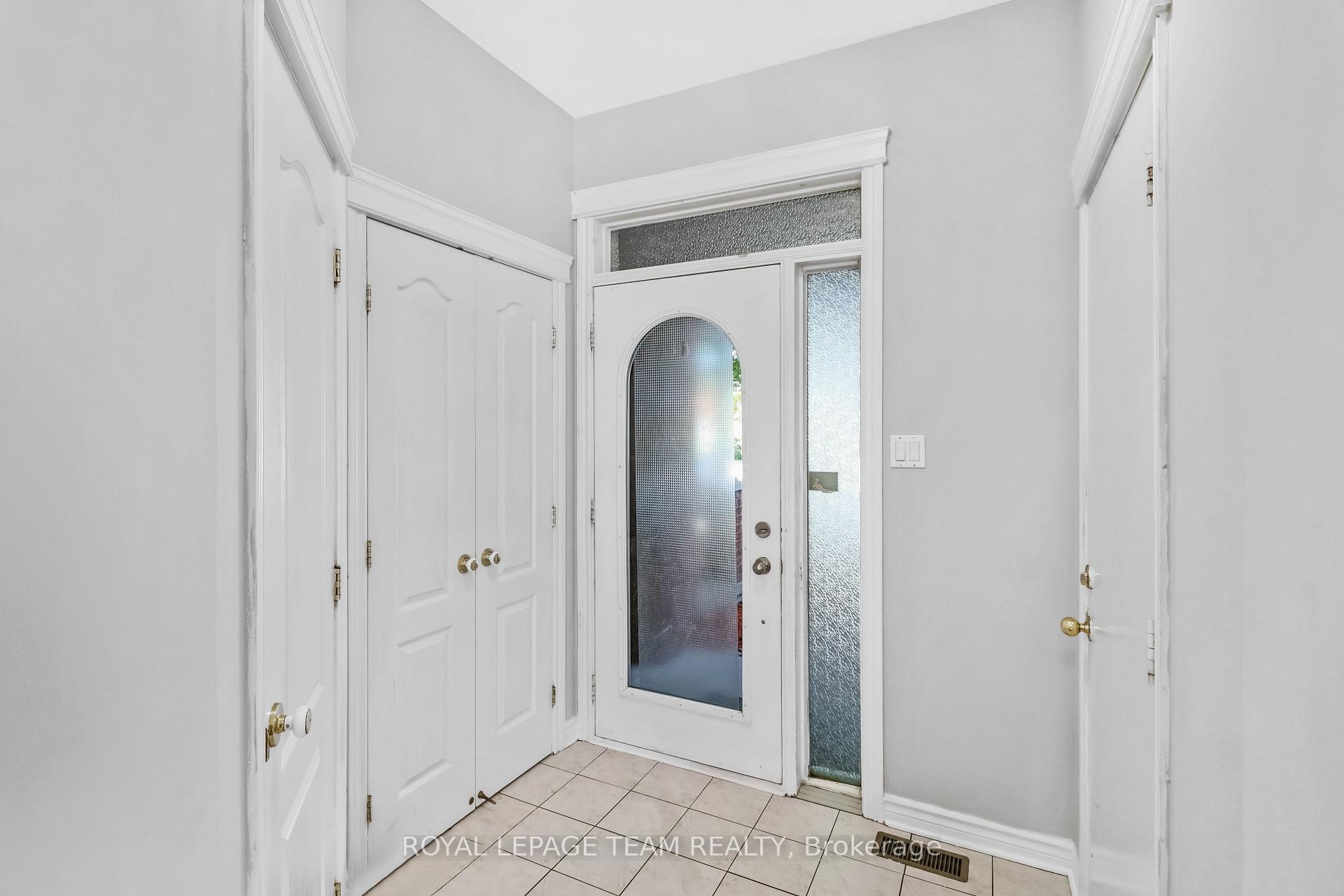 Photo 4 of 141 Hearst Way, Ottawa, Kanata - Katimavik — HOMEH