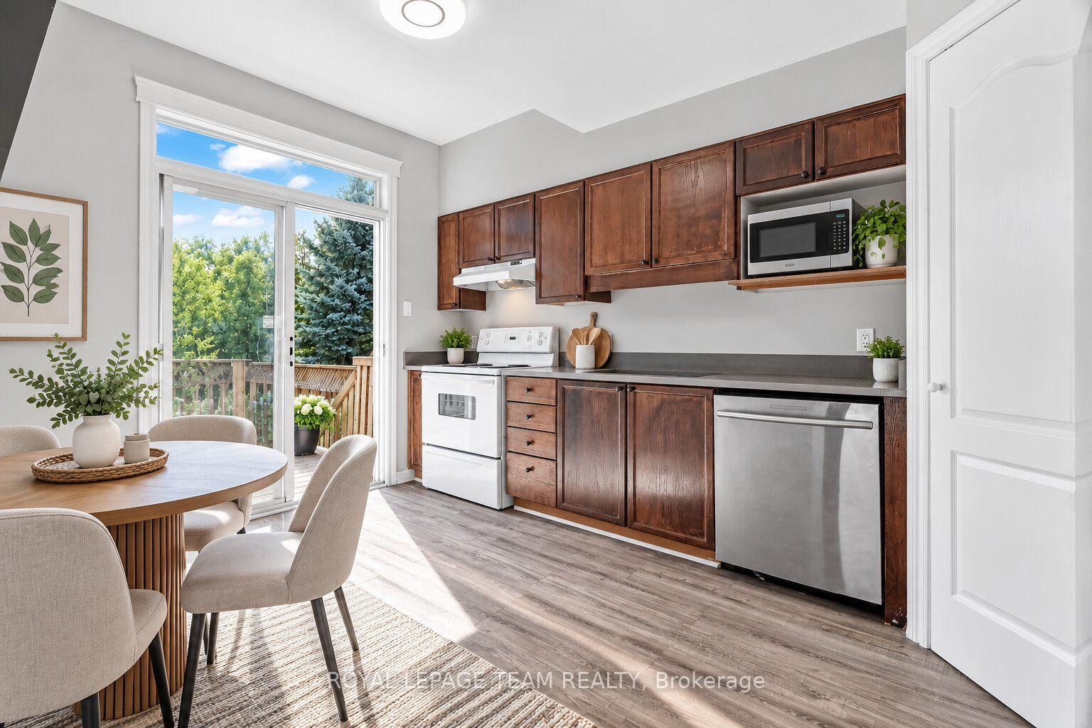 Photo 10 of 141 Hearst Way, Ottawa, Kanata - Katimavik — HOMEH