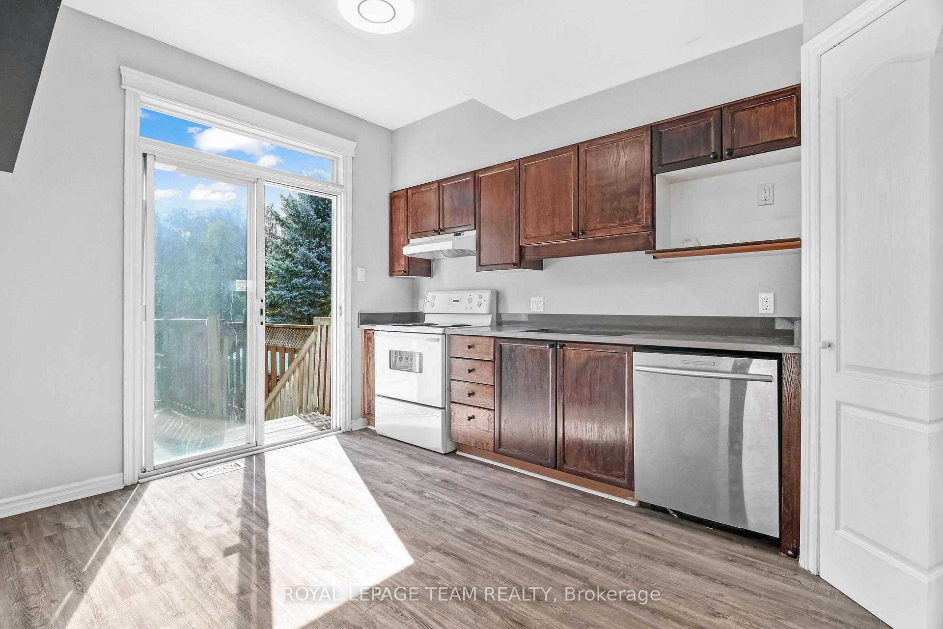 Photo 11 of 141 Hearst Way, Ottawa, Kanata - Katimavik — HOMEH
