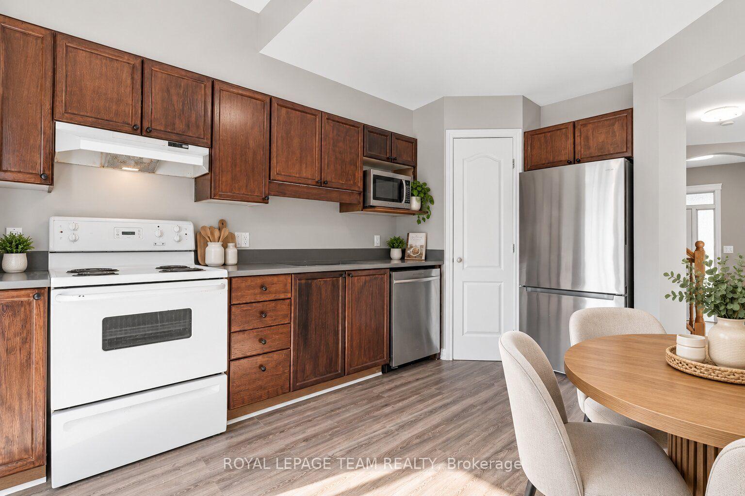 Photo 12 of 141 Hearst Way, Ottawa, Kanata - Katimavik — HOMEH