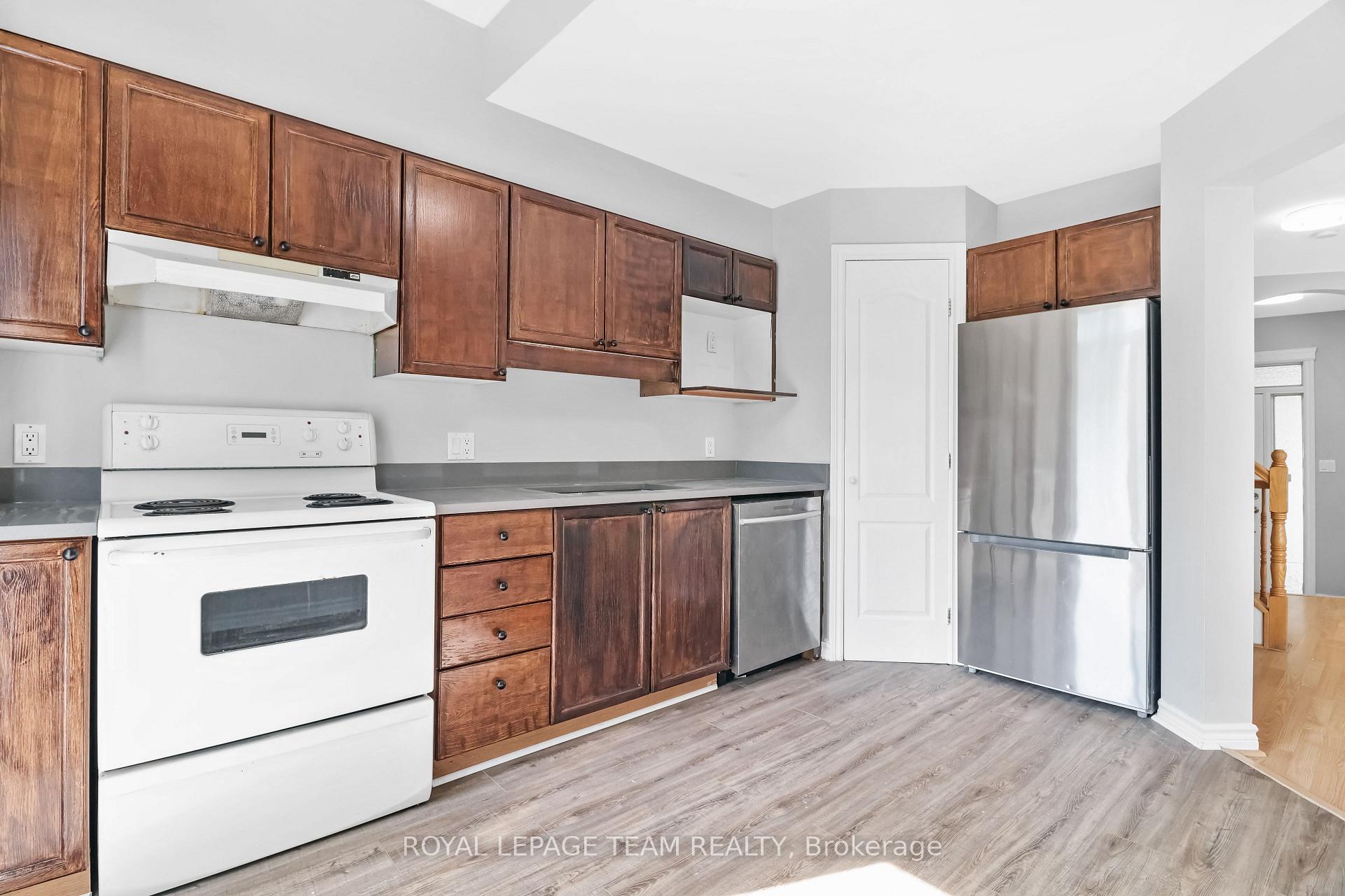 Photo 13 of 141 Hearst Way, Ottawa, Kanata - Katimavik — HOMEH