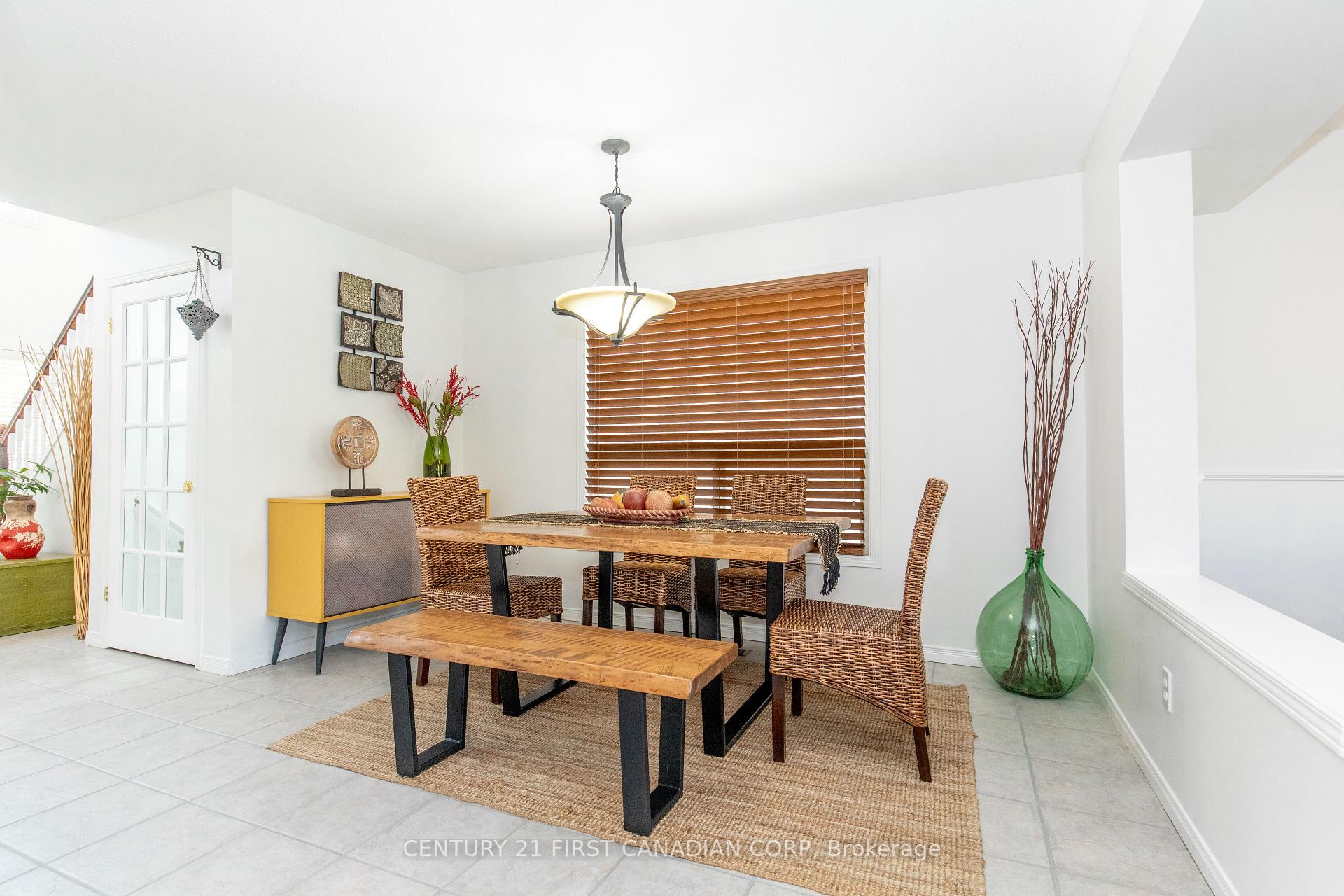 Photo 3 of 564 Cuthbert Circle, London, South U — HOMEH