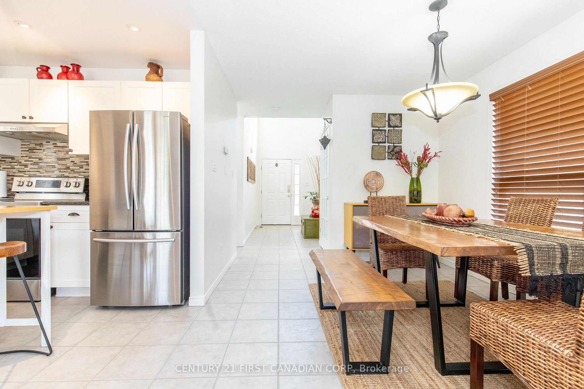Photo 4 of 564 Cuthbert Circle, London, South U — HOMEH