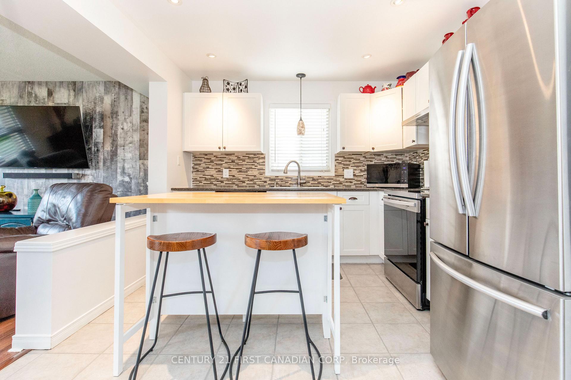 Photo 7 of 564 Cuthbert Circle, London, South U — HOMEH