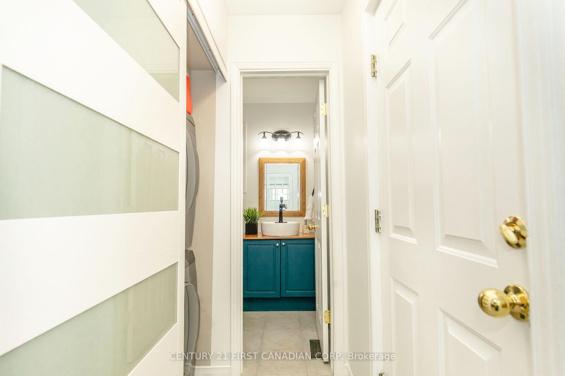 Photo 15 of 564 Cuthbert Circle, London, South U — HOMEH