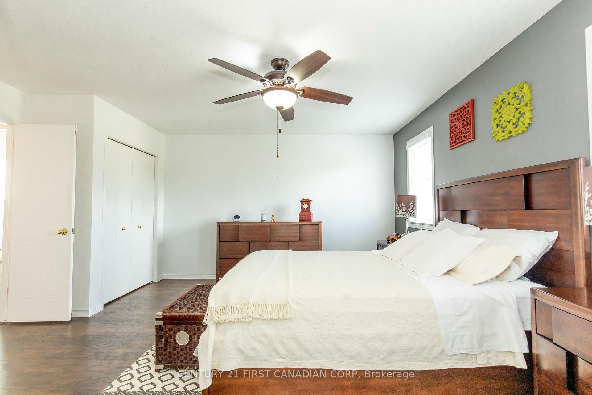 Photo 19 of 564 Cuthbert Circle, London, South U — HOMEH