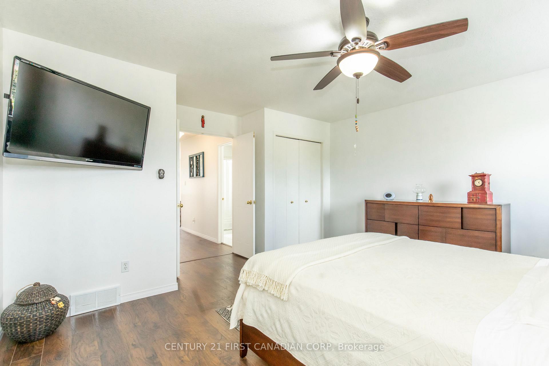 Photo 20 of 564 Cuthbert Circle, London, South U — HOMEH