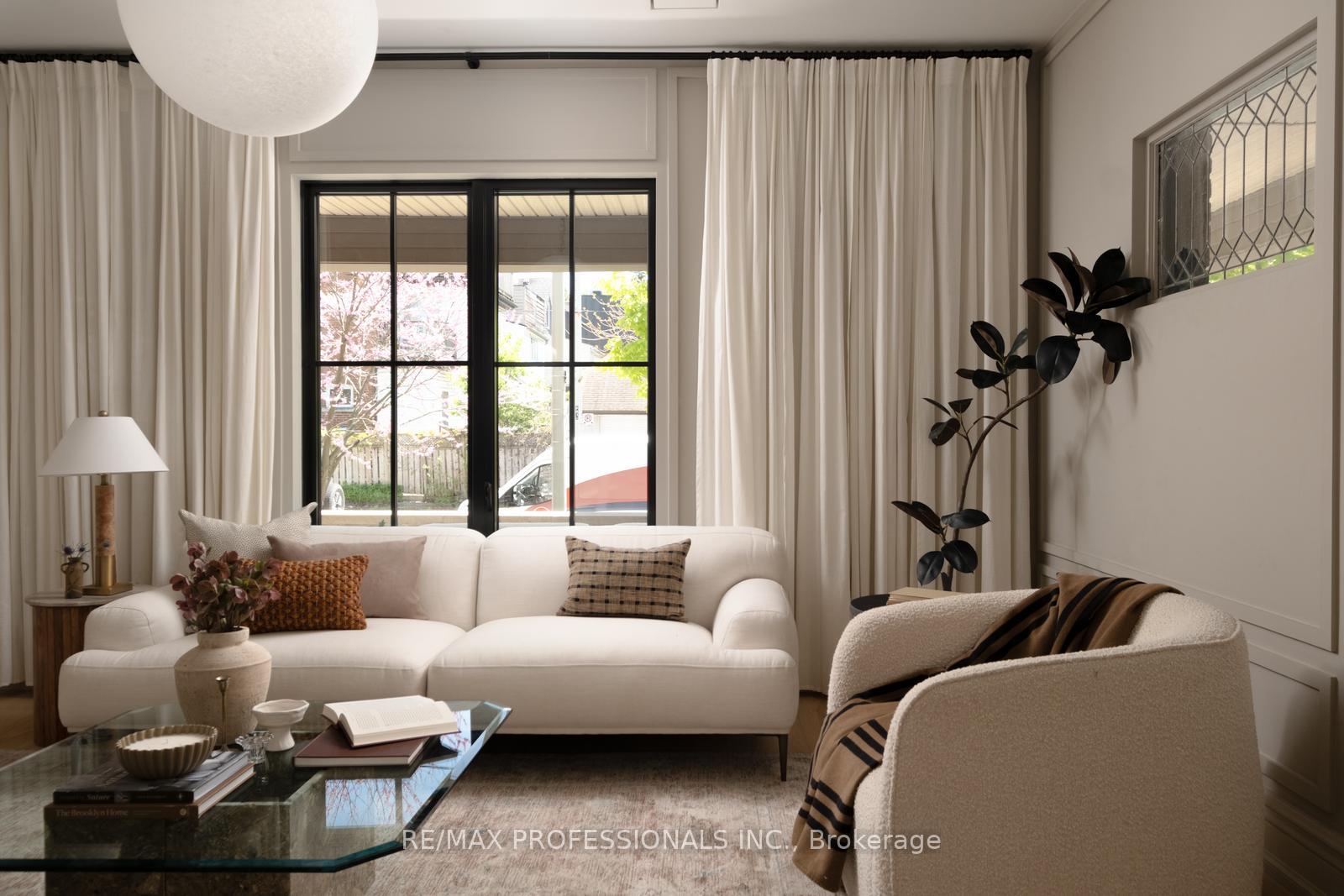 Photo 5 of 286 Wright Avenue, Toronto, High Park-Swansea — HOMEH
