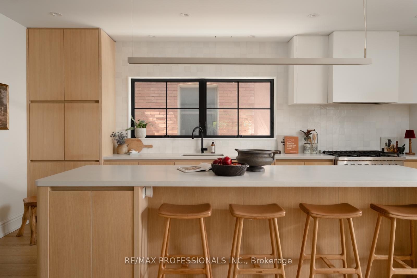 Photo 10 of 286 Wright Avenue, Toronto, High Park-Swansea — HOMEH