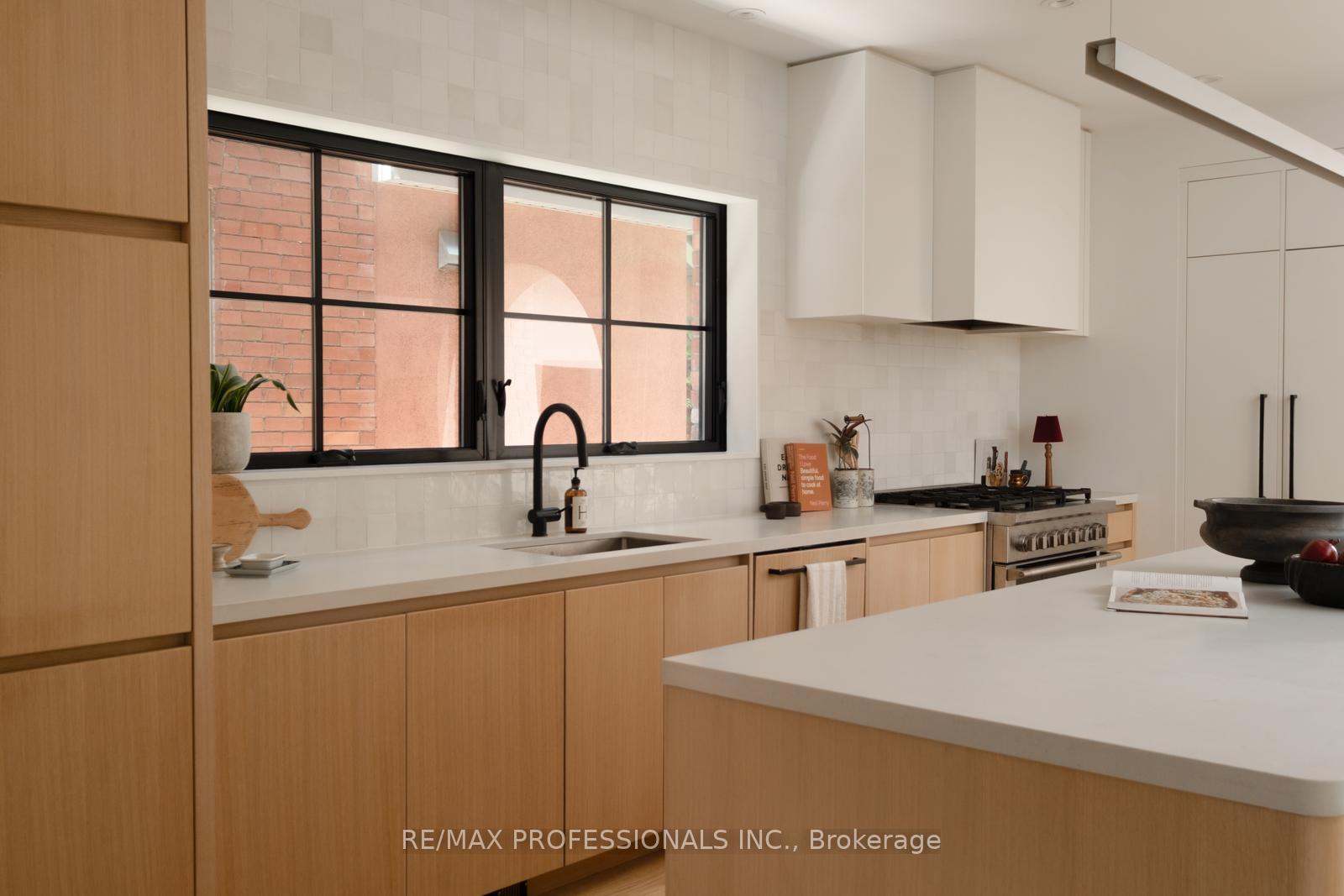 Photo 11 of 286 Wright Avenue, Toronto, High Park-Swansea — HOMEH