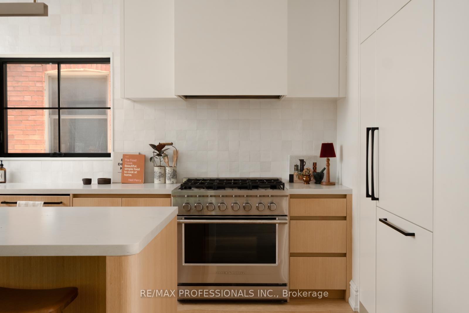 Photo 12 of 286 Wright Avenue, Toronto, High Park-Swansea — HOMEH